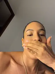 kamivolkano webcam stripchat model stream image