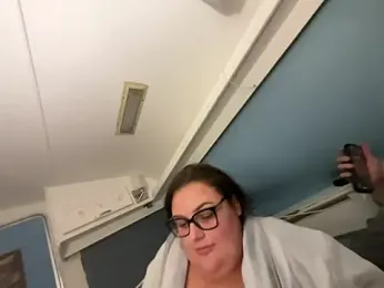 imagem do stream de BBWlucyxxx