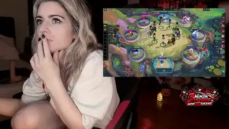 Lisaonthemoon webcam stripchat model stream image